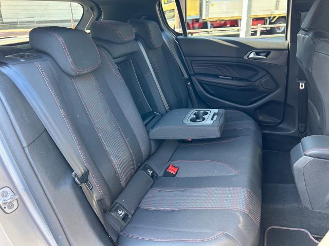 クラストップレベルのラゲッジスペース容量は４２０リットルです。