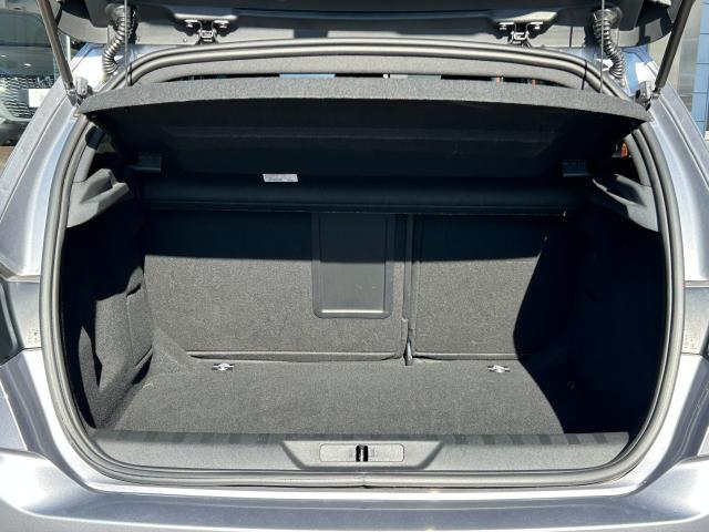 リアシート折り畳み時は１，３０９リットルにも達します。