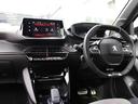 3D Cockpit 運転中の視線移動を最小限に抑える最適なレイアウト。その配置を可能にする小径ステアリング!