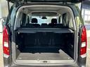約597リットルの荷室はリアシートを倒して2,126リットルに拡大、さらに助手席を倒せば2.7mの長さまでの荷物に対応