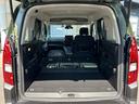 約597リットルの荷室はリアシートを倒して2,126リットルに拡大、さらに助手席を倒せば2.7mの長さまでの荷物に対応