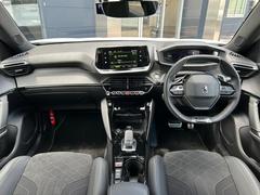 人の身体に合わせたコックピット設計で運転中の視線移動を最小限に抑える最適なレイアウトのインストルメントパネル 3