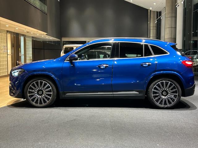 GLAクラス GLA200d 4マチック AMGラインパッケージ 弊社デモカー アドバンスドサウンドシステム アンビエントライト64色 360°カメラ フットトランクオープナー メルセデスケア継承 認定中古車保証 スペクトラルブルー 20インチAMGアルミホイール(2枚目)