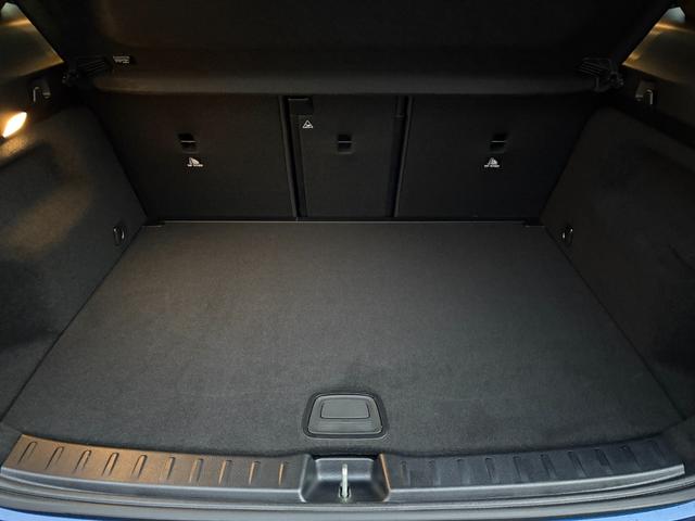 GLAクラス GLA200d 4マチック AMGラインパッケージ 弊社デモカー アドバンスドサウンドシステム アンビエントライト64色 360°カメラ フットトランクオープナー メルセデスケア継承 認定中古車保証 スペクトラルブルー 20インチAMGアルミホイール(6枚目)