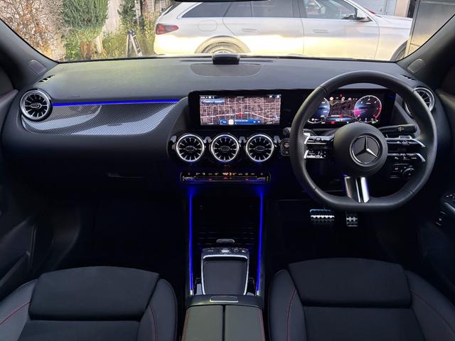 GLAクラス GLA200d 4マチック AMGラインパッケージ 弊社デモカー アドバンスドサウンドシステム アンビエントライト64色 360°カメラ フットトランクオープナー メルセデスケア継承 認定中古車保証 スペクトラルブルー 20インチAMGアルミホイール(8枚目)