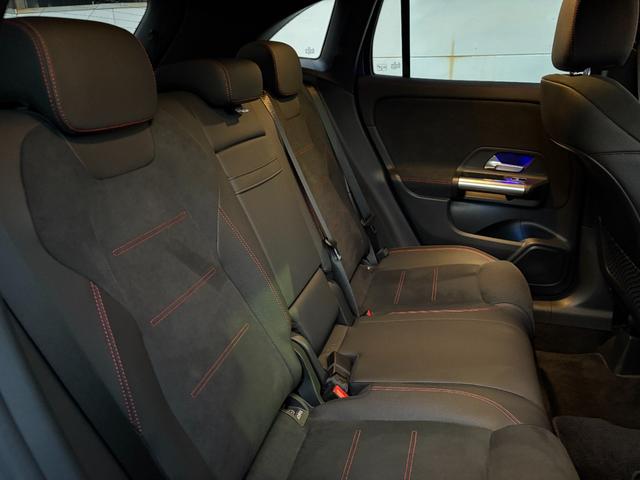 GLAクラス GLA200d 4マチック AMGラインパッケージ 弊社デモカー アドバンスドサウンドシステム アンビエントライト64色 360°カメラ フットトランクオープナー メルセデスケア継承 認定中古車保証 スペクトラルブルー 20インチAMGアルミホイール(11枚目)