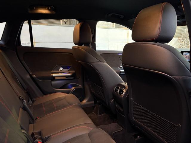 GLAクラス GLA200d 4マチック AMGラインパッケージ 弊社デモカー アドバンスドサウンドシステム アンビエントライト64色 360°カメラ フットトランクオープナー メルセデスケア継承 認定中古車保証 スペクトラルブルー 20インチAMGアルミホイール(12枚目)