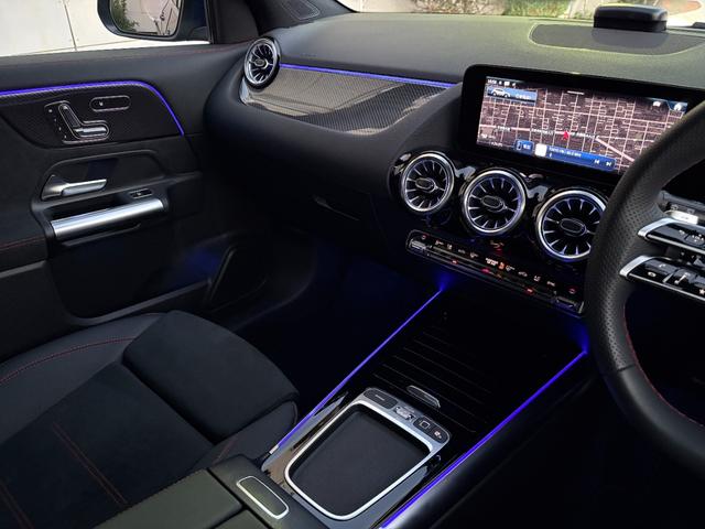 GLAクラス GLA200d 4マチック AMGラインパッケージ 弊社デモカー アドバンスドサウンドシステム アンビエントライト64色 360°カメラ フットトランクオープナー メルセデスケア継承 認定中古車保証 スペクトラルブルー 20インチAMGアルミホイール(21枚目)