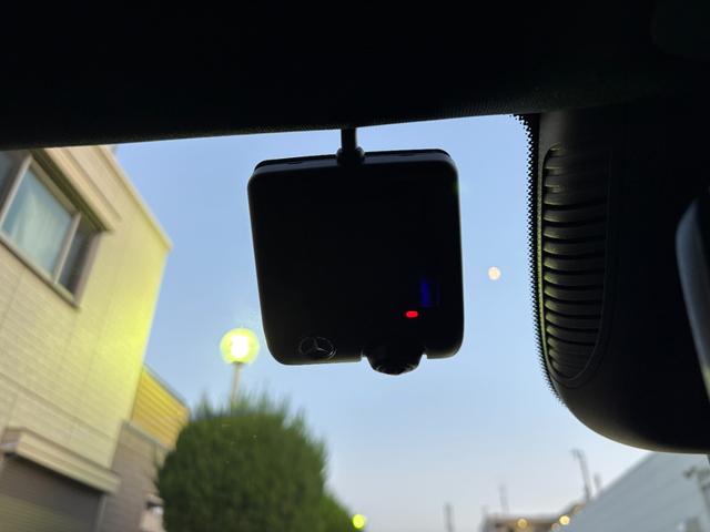 GLAクラス GLA200d 4マチック AMGラインパッケージ 弊社デモカー アドバンスドサウンドシステム アンビエントライト64色 360°カメラ フットトランクオープナー メルセデスケア継承 認定中古車保証 スペクトラルブルー 20インチAMGアルミホイール(31枚目)