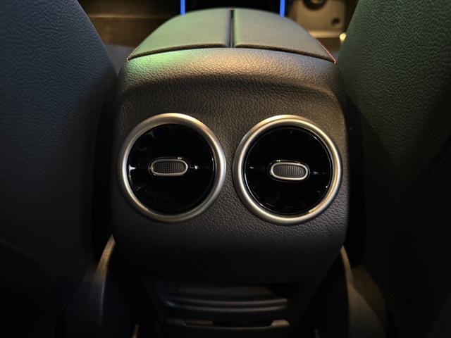 GLAクラス GLA200d 4マチック AMGラインパッケージ 弊社デモカー アドバンスドサウンドシステム アンビエントライト64色 360°カメラ フットトランクオープナー メルセデスケア継承 認定中古車保証 スペクトラルブルー 20インチAMGアルミホイール(33枚目)