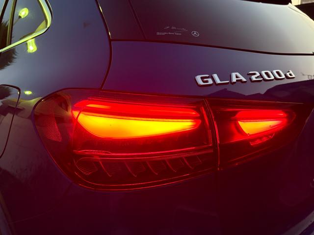 GLAクラス GLA200d 4マチック AMGラインパッケージ 弊社デモカー アドバンスドサウンドシステム アンビエントライト64色 360°カメラ フットトランクオープナー メルセデスケア継承 認定中古車保証 スペクトラルブルー 20インチAMGアルミホイール(40枚目)