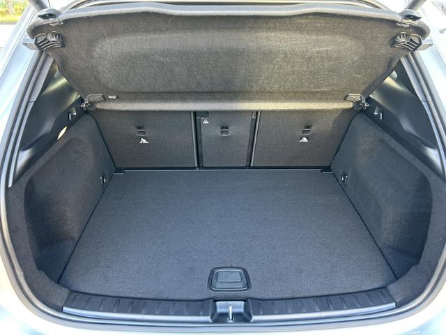 ＧＬＡクラス ＧＬＡ１８０　ＡＭＧラインパッケージ　弊社デモカー　パノラミックスライディングルーフ　プライバシーガラス　アドバンスドサウンドシステム　ドライビングアシスタンスパッケージ　３６０°カメラシステム　フットトランクオープナーメルセデスケア継承（7枚目）