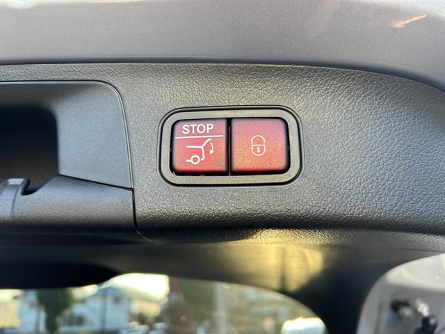 ＧＬＡクラス ＧＬＡ１８０　ＡＭＧラインパッケージ　弊社デモカー　パノラミックスライディングルーフ　プライバシーガラス　アドバンスドサウンドシステム　ドライビングアシスタンスパッケージ　３６０°カメラシステム　フットトランクオープナーメルセデスケア継承（8枚目）