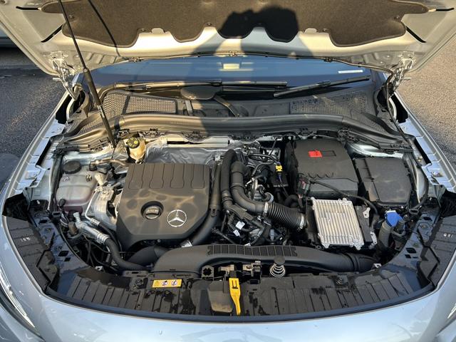 ＧＬＡクラス ＧＬＡ１８０　ＡＭＧラインパッケージ　弊社デモカー　パノラミックスライディングルーフ　プライバシーガラス　アドバンスドサウンドシステム　ドライビングアシスタンスパッケージ　３６０°カメラシステム　フットトランクオープナーメルセデスケア継承（9枚目）