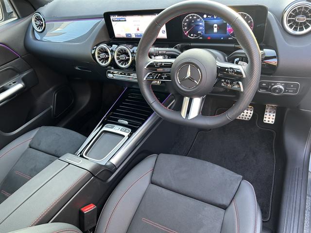 ＧＬＡクラス ＧＬＡ１８０　ＡＭＧラインパッケージ　弊社デモカー　パノラミックスライディングルーフ　プライバシーガラス　アドバンスドサウンドシステム　ドライビングアシスタンスパッケージ　３６０°カメラシステム　フットトランクオープナーメルセデスケア継承（14枚目）