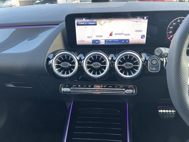 ＧＬＡクラス ＧＬＡ１８０　ＡＭＧラインパッケージ　弊社デモカー　パノラミックスライディングルーフ　プライバシーガラス　アドバンスドサウンドシステム　ドライビングアシスタンスパッケージ　３６０°カメラシステム　フットトランクオープナーメルセデスケア継承（15枚目）