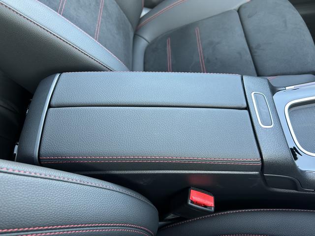 ＧＬＡクラス ＧＬＡ１８０　ＡＭＧラインパッケージ　弊社デモカー　パノラミックスライディングルーフ　プライバシーガラス　アドバンスドサウンドシステム　ドライビングアシスタンスパッケージ　３６０°カメラシステム　フットトランクオープナーメルセデスケア継承（27枚目）