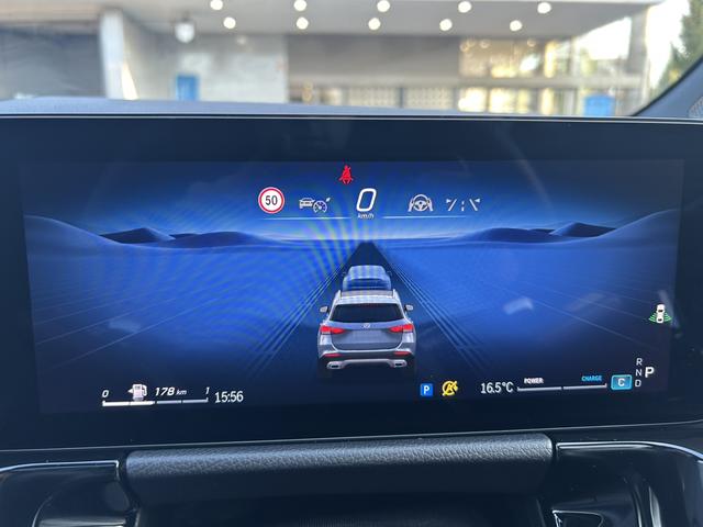 ＧＬＡクラス ＧＬＡ１８０　ＡＭＧラインパッケージ　弊社デモカー　パノラミックスライディングルーフ　プライバシーガラス　アドバンスドサウンドシステム　ドライビングアシスタンスパッケージ　３６０°カメラシステム　フットトランクオープナーメルセデスケア継承（32枚目）