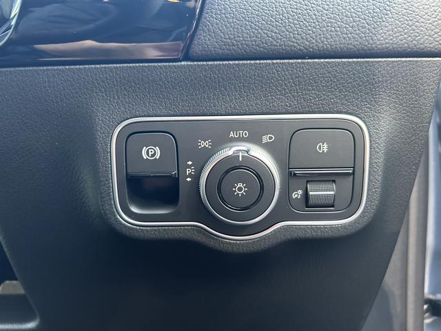 ＧＬＡクラス ＧＬＡ１８０　ＡＭＧラインパッケージ　弊社デモカー　パノラミックスライディングルーフ　プライバシーガラス　アドバンスドサウンドシステム　ドライビングアシスタンスパッケージ　３６０°カメラシステム　フットトランクオープナーメルセデスケア継承（42枚目）