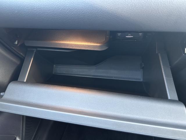 ＧＬＡクラス ＧＬＡ１８０　ＡＭＧラインパッケージ　弊社デモカー　パノラミックスライディングルーフ　プライバシーガラス　アドバンスドサウンドシステム　ドライビングアシスタンスパッケージ　３６０°カメラシステム　フットトランクオープナーメルセデスケア継承（47枚目）