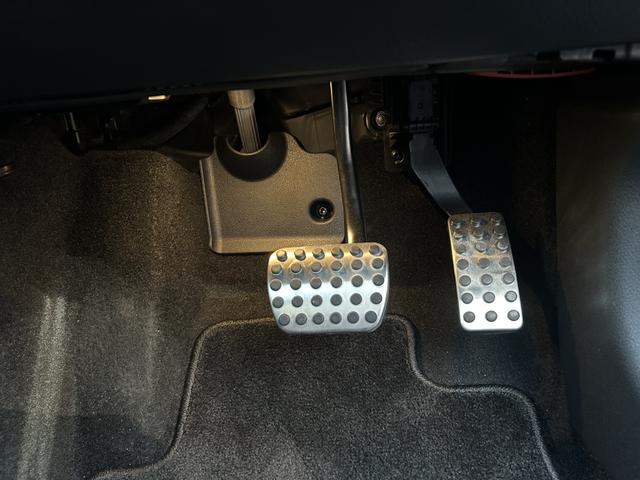 ＧＬＡクラス ＧＬＡ１８０　ＡＭＧラインパッケージ　弊社デモカー　パノラミックスライディングルーフ　プライバシーガラス　アドバンスドサウンドシステム　ドライビングアシスタンスパッケージ　３６０°カメラシステム　フットトランクオープナーメルセデスケア継承（49枚目）