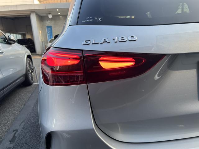 ＧＬＡクラス ＧＬＡ１８０　ＡＭＧラインパッケージ　弊社デモカー　パノラミックスライディングルーフ　プライバシーガラス　アドバンスドサウンドシステム　ドライビングアシスタンスパッケージ　３６０°カメラシステム　フットトランクオープナーメルセデスケア継承（59枚目）