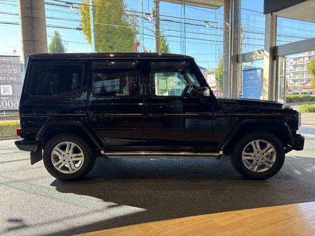 Ｇクラス 　弊社下取／ラグジュアリーＰ／パノラマ／本革／パワーシート／シートヒーター／アンビエントライト／イモビライザー／ラグジュアリーヘッドレスト／５ツインスポークアルミホイール／禁煙車／認定中古車保証（2枚目）