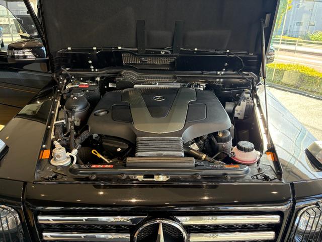 Ｇクラス 　弊社下取／ラグジュアリーＰ／パノラマ／本革／パワーシート／シートヒーター／アンビエントライト／イモビライザー／ラグジュアリーヘッドレスト／５ツインスポークアルミホイール／禁煙車／認定中古車保証（11枚目）