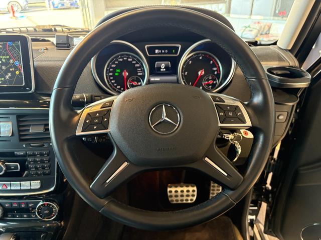 Ｇクラス 　弊社下取／ラグジュアリーＰ／パノラマ／本革／パワーシート／シートヒーター／アンビエントライト／イモビライザー／ラグジュアリーヘッドレスト／５ツインスポークアルミホイール／禁煙車／認定中古車保証（12枚目）