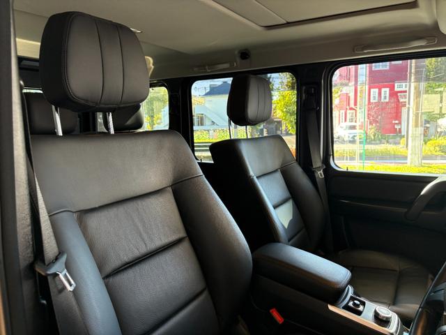 Ｇクラス 　弊社下取／ラグジュアリーＰ／パノラマ／本革／パワーシート／シートヒーター／アンビエントライト／イモビライザー／ラグジュアリーヘッドレスト／５ツインスポークアルミホイール／禁煙車／認定中古車保証（36枚目）