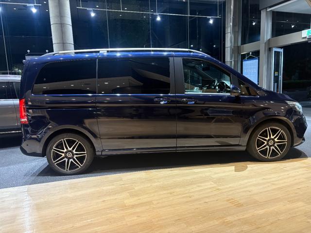 Ｖクラス Ｖ２２０ｄ　アバンギャルド　ＡＭＧライン　弊社下取り／ＡＭＧデザインエクステリア／カーボン調インテリアトリム／３６０°カメラシステム／電動デュアルスライディングドア／本革シート／１９インチＡＭＧ７ツインスポークアルミホイール／認定中古車保証（2枚目）