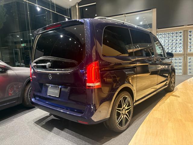 Ｖクラス Ｖ２２０ｄ　アバンギャルド　ＡＭＧライン　弊社下取り／ＡＭＧデザインエクステリア／カーボン調インテリアトリム／３６０°カメラシステム／電動デュアルスライディングドア／本革シート／１９インチＡＭＧ７ツインスポークアルミホイール／認定中古車保証（3枚目）