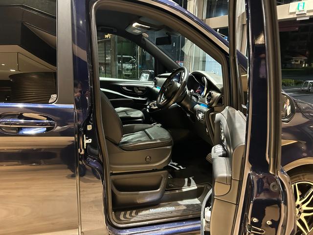 Ｖクラス Ｖ２２０ｄ　アバンギャルド　ＡＭＧライン　弊社下取り／ＡＭＧデザインエクステリア／カーボン調インテリアトリム／３６０°カメラシステム／電動デュアルスライディングドア／本革シート／１９インチＡＭＧ７ツインスポークアルミホイール／認定中古車保証（4枚目）