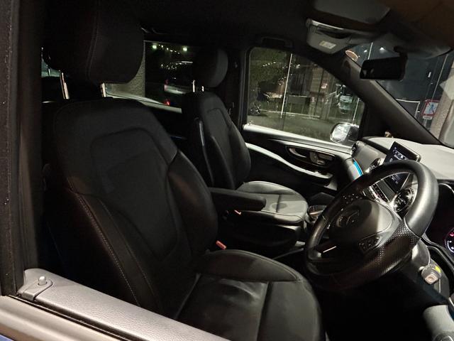 Ｖクラス Ｖ２２０ｄ　アバンギャルド　ＡＭＧライン　弊社下取り／ＡＭＧデザインエクステリア／カーボン調インテリアトリム／３６０°カメラシステム／電動デュアルスライディングドア／本革シート／１９インチＡＭＧ７ツインスポークアルミホイール／認定中古車保証（5枚目）