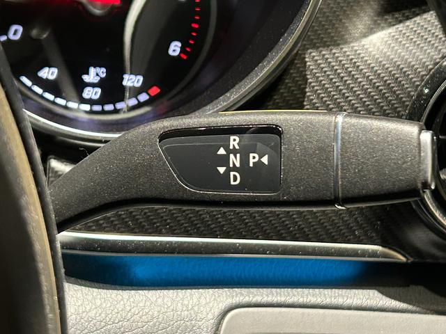 Ｖクラス Ｖ２２０ｄ　アバンギャルド　ＡＭＧライン　弊社下取り／ＡＭＧデザインエクステリア／カーボン調インテリアトリム／３６０°カメラシステム／電動デュアルスライディングドア／本革シート／１９インチＡＭＧ７ツインスポークアルミホイール／認定中古車保証（8枚目）