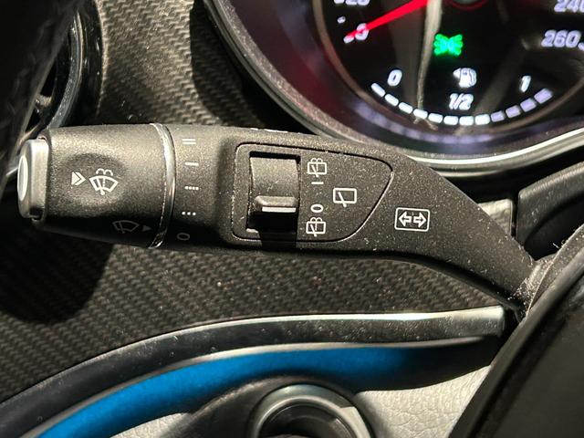 Ｖクラス Ｖ２２０ｄ　アバンギャルド　ＡＭＧライン　弊社下取り／ＡＭＧデザインエクステリア／カーボン調インテリアトリム／３６０°カメラシステム／電動デュアルスライディングドア／本革シート／１９インチＡＭＧ７ツインスポークアルミホイール／認定中古車保証（9枚目）