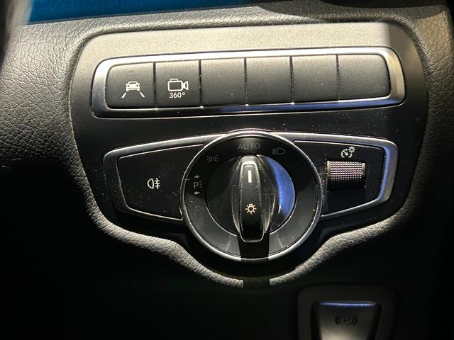 Ｖクラス Ｖ２２０ｄ　アバンギャルド　ＡＭＧライン　弊社下取り／ＡＭＧデザインエクステリア／カーボン調インテリアトリム／３６０°カメラシステム／電動デュアルスライディングドア／本革シート／１９インチＡＭＧ７ツインスポークアルミホイール／認定中古車保証（11枚目）