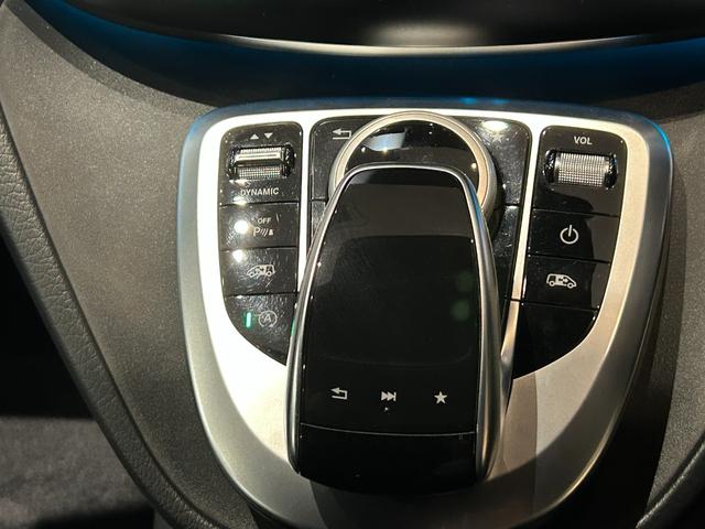 Ｖクラス Ｖ２２０ｄ　アバンギャルド　ＡＭＧライン　弊社下取り／ＡＭＧデザインエクステリア／カーボン調インテリアトリム／３６０°カメラシステム／電動デュアルスライディングドア／本革シート／１９インチＡＭＧ７ツインスポークアルミホイール／認定中古車保証（17枚目）