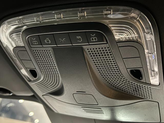 Ｖクラス Ｖ２２０ｄ　アバンギャルド　ＡＭＧライン　弊社下取り／ＡＭＧデザインエクステリア／カーボン調インテリアトリム／３６０°カメラシステム／電動デュアルスライディングドア／本革シート／１９インチＡＭＧ７ツインスポークアルミホイール／認定中古車保証（19枚目）