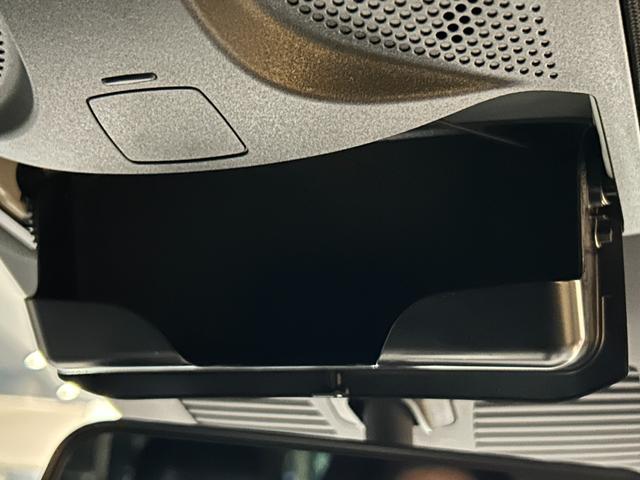 Ｖクラス Ｖ２２０ｄ　アバンギャルド　ＡＭＧライン　弊社下取り／ＡＭＧデザインエクステリア／カーボン調インテリアトリム／３６０°カメラシステム／電動デュアルスライディングドア／本革シート／１９インチＡＭＧ７ツインスポークアルミホイール／認定中古車保証（20枚目）