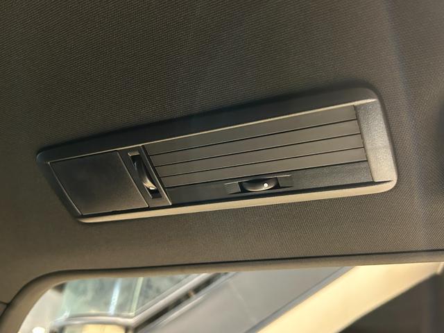 Ｖクラス Ｖ２２０ｄ　アバンギャルド　ＡＭＧライン　弊社下取り／ＡＭＧデザインエクステリア／カーボン調インテリアトリム／３６０°カメラシステム／電動デュアルスライディングドア／本革シート／１９インチＡＭＧ７ツインスポークアルミホイール／認定中古車保証（24枚目）