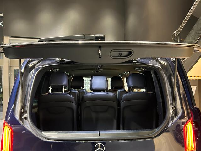 Ｖクラス Ｖ２２０ｄ　アバンギャルド　ＡＭＧライン　弊社下取り／ＡＭＧデザインエクステリア／カーボン調インテリアトリム／３６０°カメラシステム／電動デュアルスライディングドア／本革シート／１９インチＡＭＧ７ツインスポークアルミホイール／認定中古車保証（33枚目）