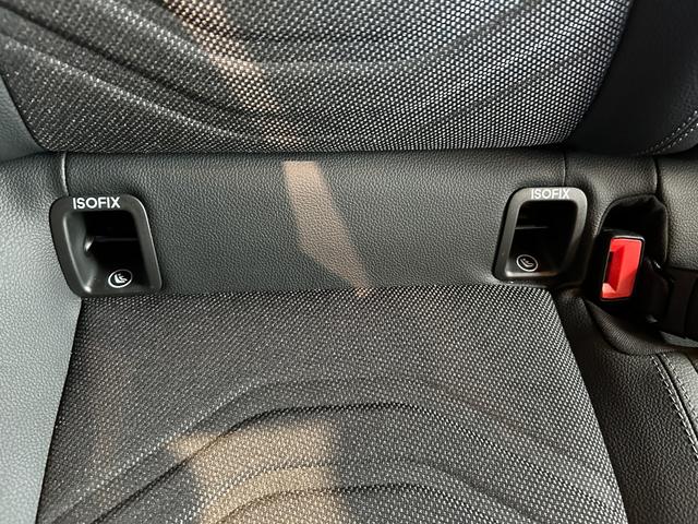 Ａクラスセダン Ａ２００ｄ　セダン　弊社デモカーアップ／メルセデスケア継承車両／禁煙車／メモリー付きパワーシート／シートヒーター／１７インチアルミホイール／アンビエントライト／指紋認証機能／ワイヤレスチャージ／ＭＢＵＸＡＲナビゲーション（32枚目）