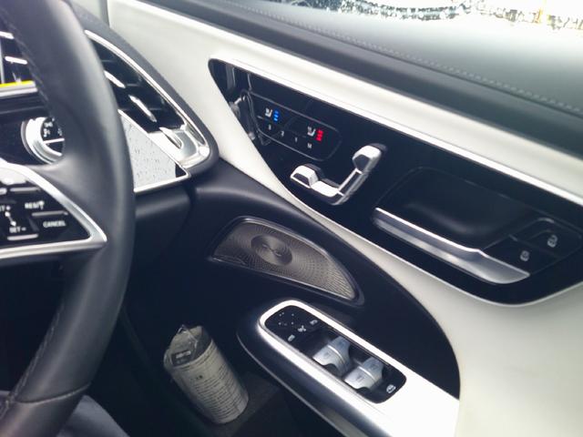 Ｅクラスステーションワゴン Ｅ３００　ステーションワゴン　エクスクルーシブ　レザーエクスクルーシブパッケージ　デジタルインテリアパッケージ　Ｂｌｕｅｔｏｏｔｈ接続　ＥＴＣ　ＬＥＤヘッドライト　ＴＶ　アイドリングストップ　クルーズコントロール　サイドカメラ（15枚目）