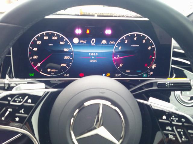 Ｅクラスステーションワゴン Ｅ３００　ステーションワゴン　エクスクルーシブ　レザーエクスクルーシブパッケージ　デジタルインテリアパッケージ　Ｂｌｕｅｔｏｏｔｈ接続　ＥＴＣ　ＬＥＤヘッドライト　ＴＶ　アイドリングストップ　クルーズコントロール　サイドカメラ（17枚目）