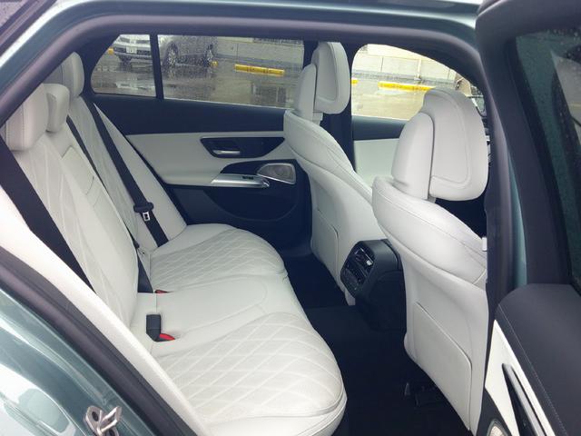 Ｅクラスステーションワゴン Ｅ３００　ステーションワゴン　エクスクルーシブ　レザーエクスクルーシブパッケージ　デジタルインテリアパッケージ　Ｂｌｕｅｔｏｏｔｈ接続　ＥＴＣ　ＬＥＤヘッドライト　ＴＶ　アイドリングストップ　クルーズコントロール　サイドカメラ（21枚目）