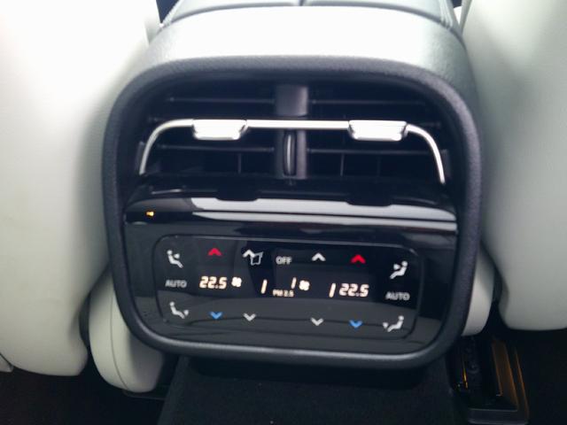 Ｅクラスステーションワゴン Ｅ３００　ステーションワゴン　エクスクルーシブ　レザーエクスクルーシブパッケージ　デジタルインテリアパッケージ　Ｂｌｕｅｔｏｏｔｈ接続　ＥＴＣ　ＬＥＤヘッドライト　ＴＶ　アイドリングストップ　クルーズコントロール　サイドカメラ（22枚目）