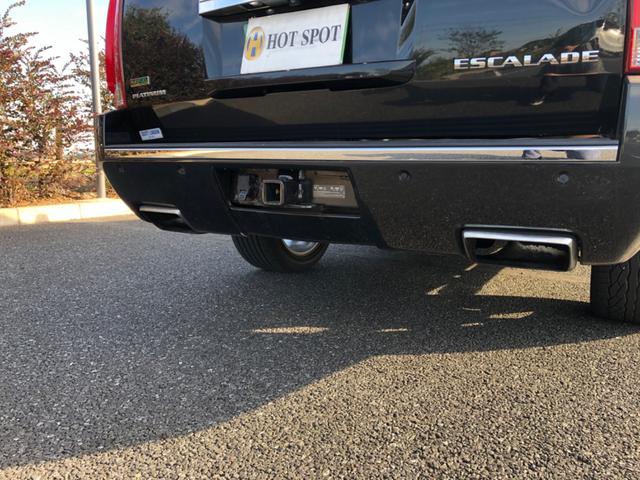 キャデラックエスカレード 国内新規　プラチナム　ＥＳＶ　最終型マイナーチェンジモデル　国内新規　マイナーチェンジモデル　プラチナムエディション　ＥＳＶ　純正デュアルマフラー　後期型黒プラチナム内装　並行車専用５連ＬＥＤヘッドライト　ブラックアイスメタリックボディ　オプション２２ＡＷ（19枚目）