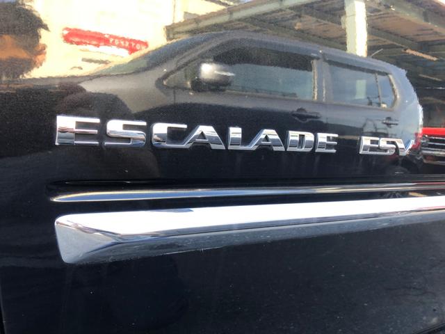 キャデラックエスカレード 国内新規　プラチナム　ＥＳＶ　最終型マイナーチェンジモデル　国内新規　マイナーチェンジモデル　プラチナムエディション　ＥＳＶ　純正デュアルマフラー　後期型黒プラチナム内装　並行車専用５連ＬＥＤヘッドライト　ブラックアイスメタリックボディ　オプション２２ＡＷ（22枚目）