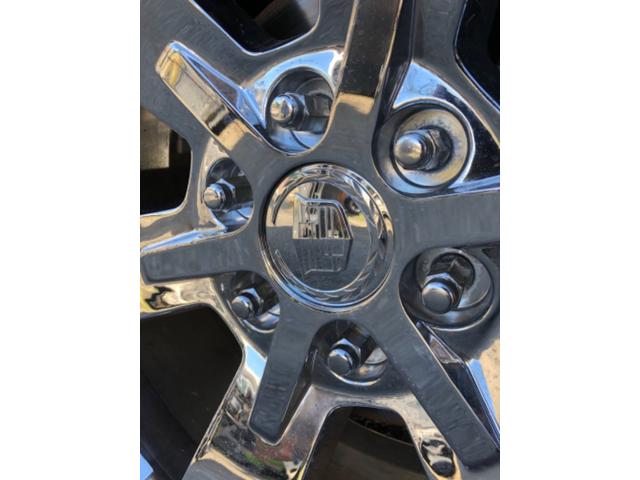 キャデラックエスカレード 国内新規　プラチナム　ＥＳＶ　最終型マイナーチェンジモデル　国内新規　マイナーチェンジモデル　プラチナムエディション　ＥＳＶ　純正デュアルマフラー　後期型黒プラチナム内装　並行車専用５連ＬＥＤヘッドライト　ブラックアイスメタリックボディ　オプション２２ＡＷ（25枚目）